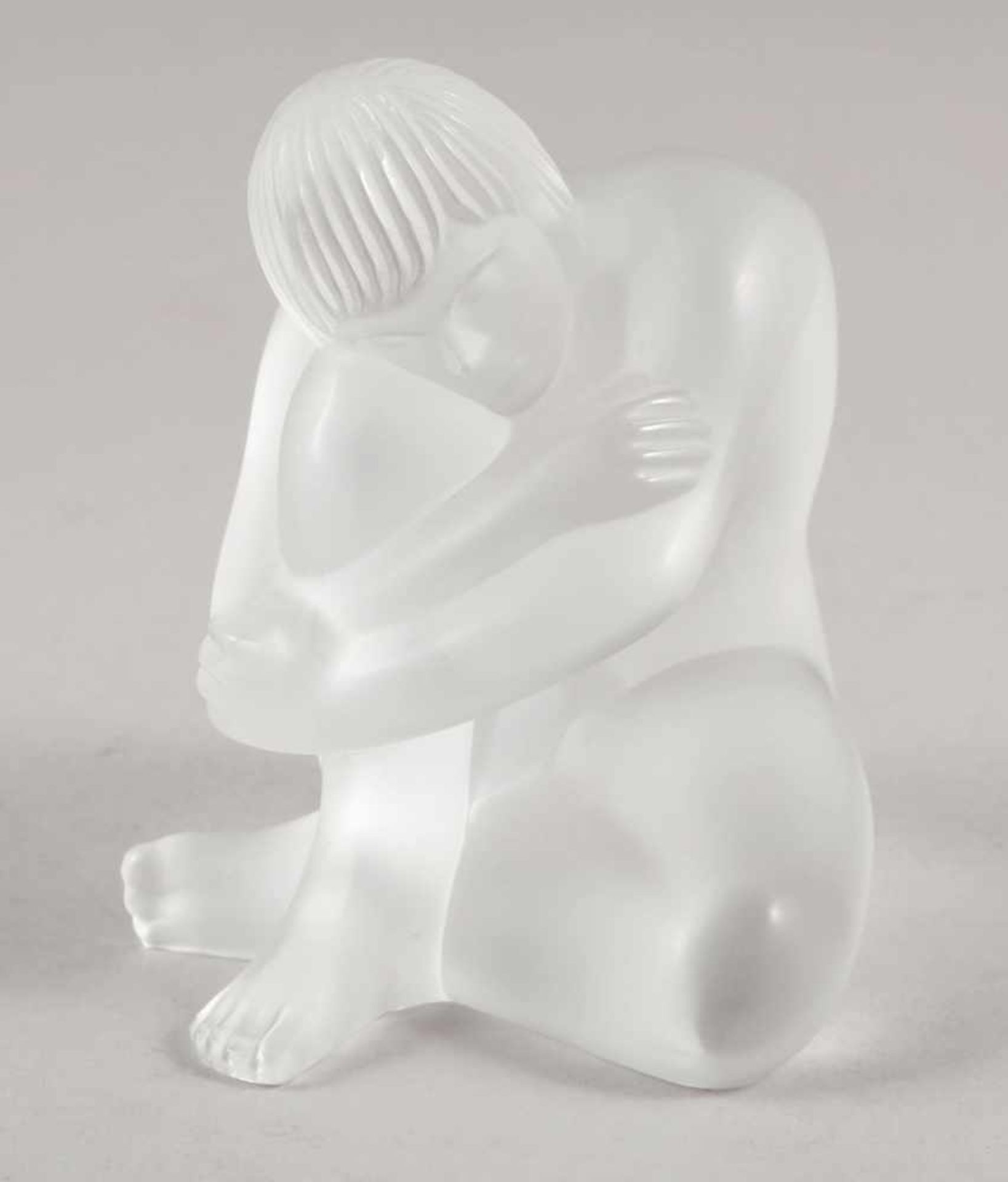 Statuette Nude WiseLalique, Wingen-sur-Moder. Farbloses Glas, formgepresst, z. T. mattiert. Unter