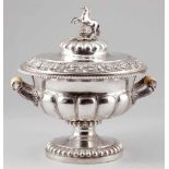 Hochbedeutende DeckelterrineGeorg Julius Friedrich Knauer/Hannover, um 1842. 800er Silber. Punzen: