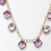 Amethyst-Collier im modernen Design750/- Gelbgold, gestempelt. Gewicht: 20,4g. 8 Amethyste im