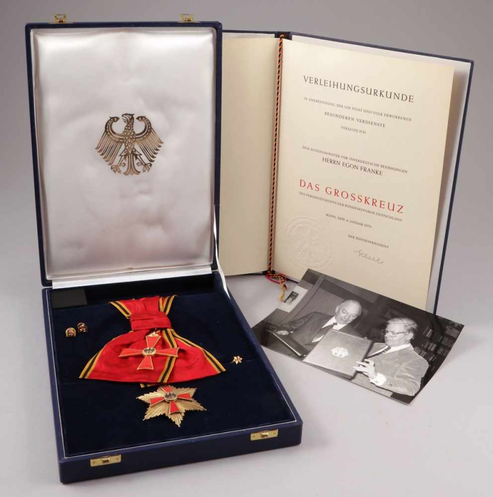 Großkreuz des Verdienstordens der Bundesrepublik Deutschland im VerleihungsetuiMetall. Silber.