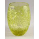 Vase BucoliqueLalique, Wingen-sur-Moder. Hellgrünes Glas, formgepresst, z. T. mattiert. Unter dem