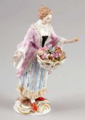 Dame mit BlumenkorbKönigliche und Staatliche Porzellan Manufaktur, Meissen 1850-1924. Porzellan,