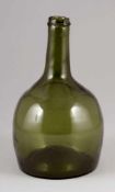 Kugelflasche19. Jh. Grünes Glas. Hochgestochener Boden. H. 27,5 cm.