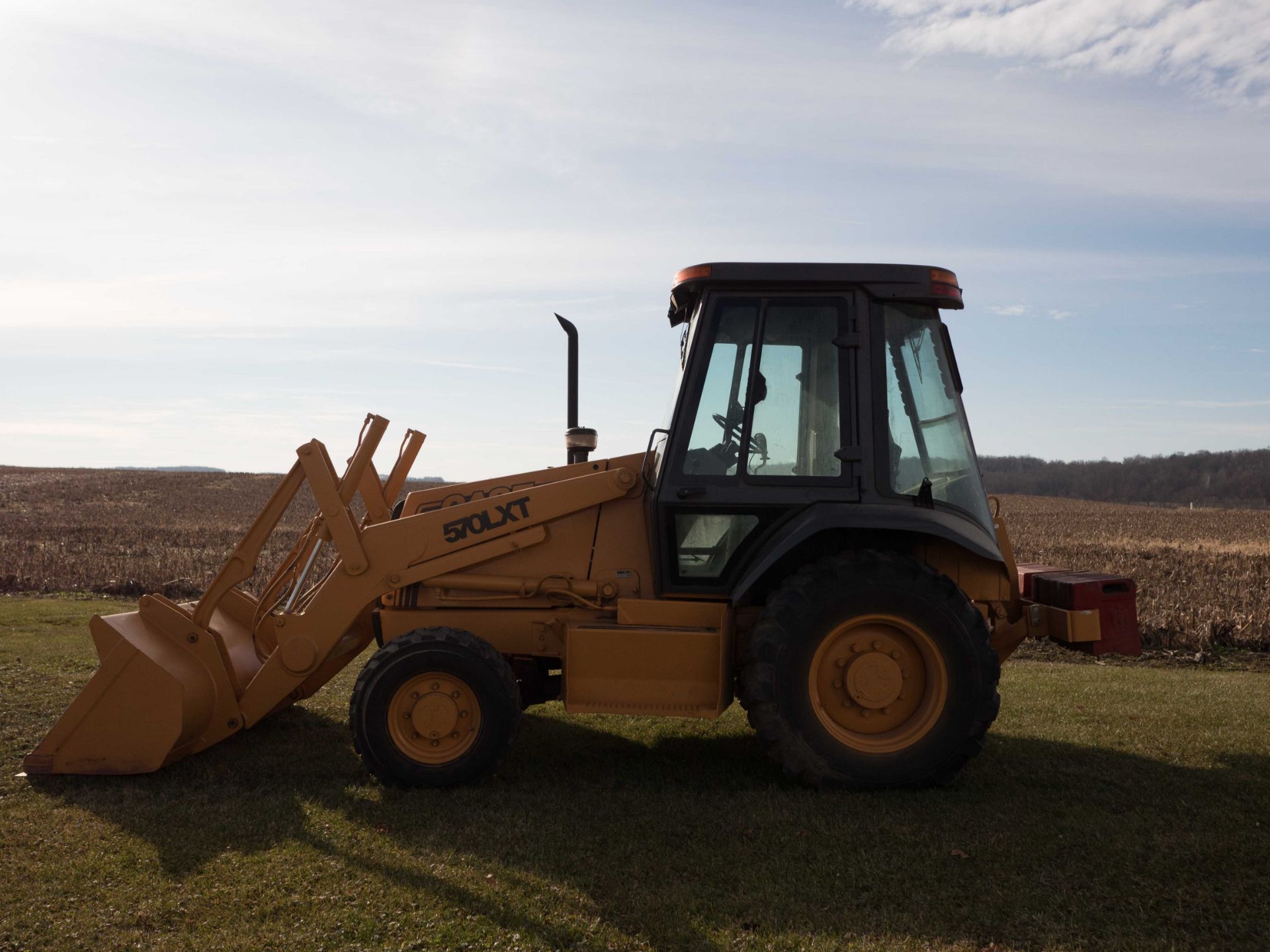 2000 Case 570 LXT loader, 5423 hrs., 4WD, cab, 3 pt. hitch, rear weight bracket w/ weights, 2 hyd. - Image 9 of 11