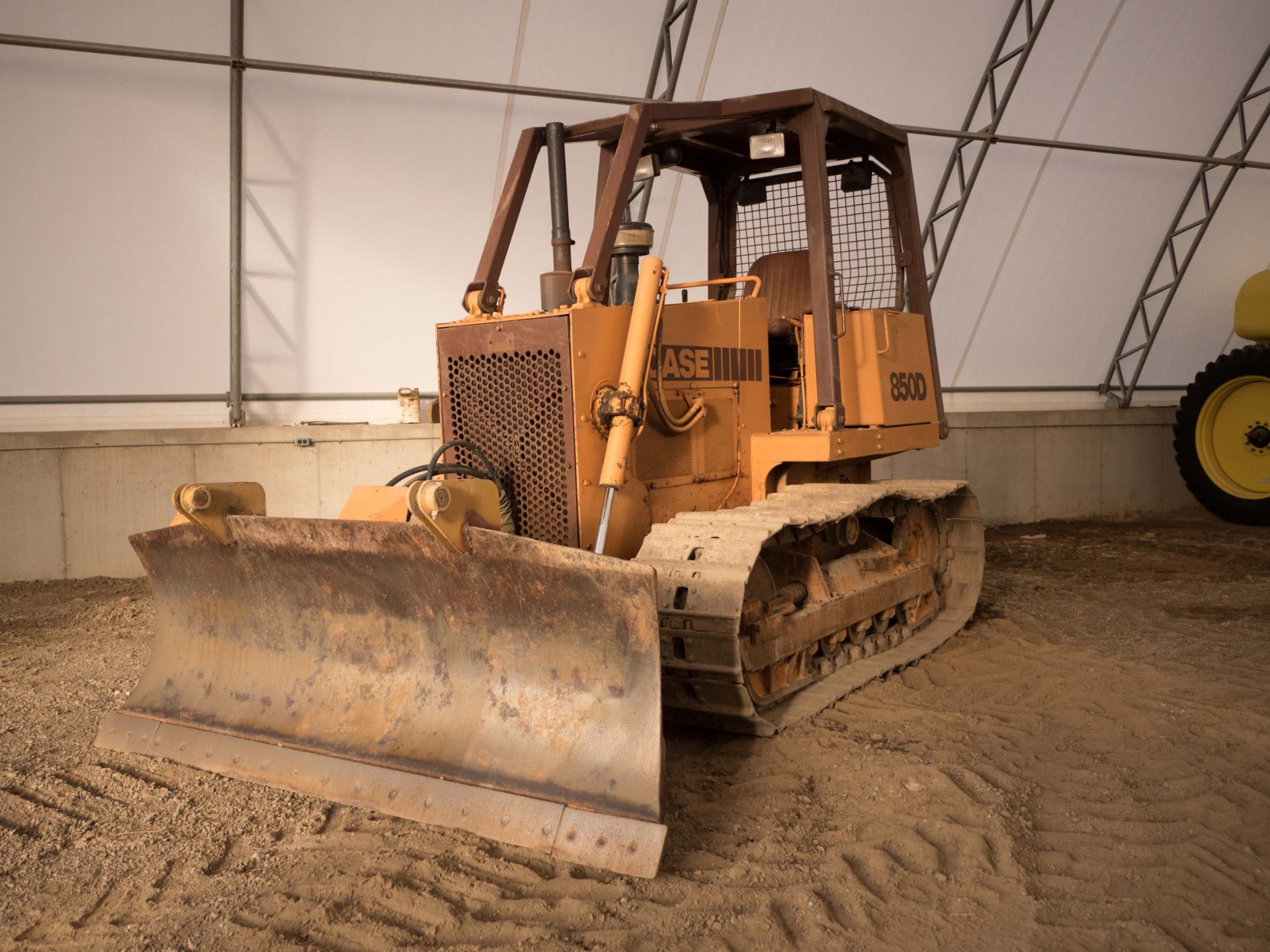 Case 850D dozer w/ root rake, 4639 hrs. (not accurate), 6 way blade, 60% undercarriage, roll - Image 10 of 10
