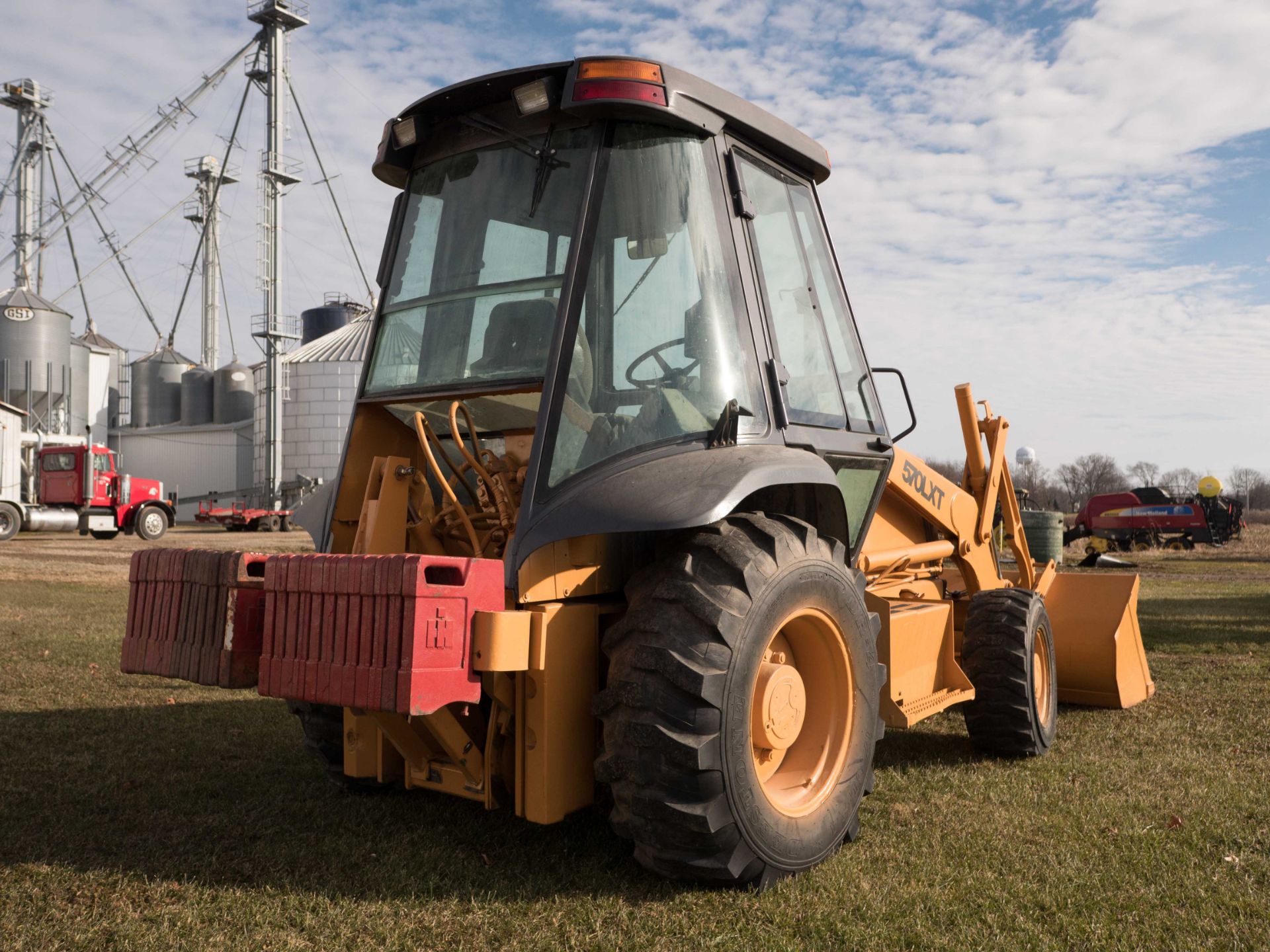 2000 Case 570 LXT loader, 5423 hrs., 4WD, cab, 3 pt. hitch, rear weight bracket w/ weights, 2 hyd. - Image 6 of 11