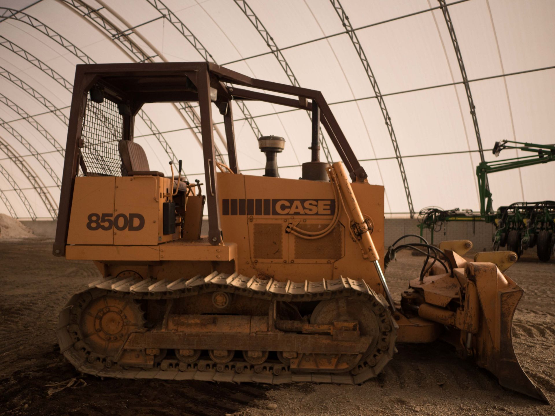 Case 850D dozer w/ root rake, 4639 hrs. (not accurate), 6 way blade, 60% undercarriage, roll - Image 5 of 10