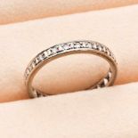 Memoryring mit Brillanten Deutsch 1990er Jahre. WG 18 Kt. Umlaufend besetzt mit 24 Diamant-