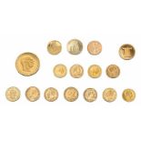 Sammlung von 13 Goldmünzen und drei Medaillen Feingold und GG 14 Kt. Eine 100-Kronen-Münze Franz