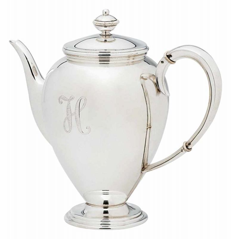 Kaffeekanne mit Monogramm «H» Wilkens & Söhne, Bremen um 1950. Silber 830. Ausgestellter,