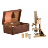 Achromatisches Mikroskop in Holzkassette R & J. Beck Ltd., London um 1880. Messing, Eisen und