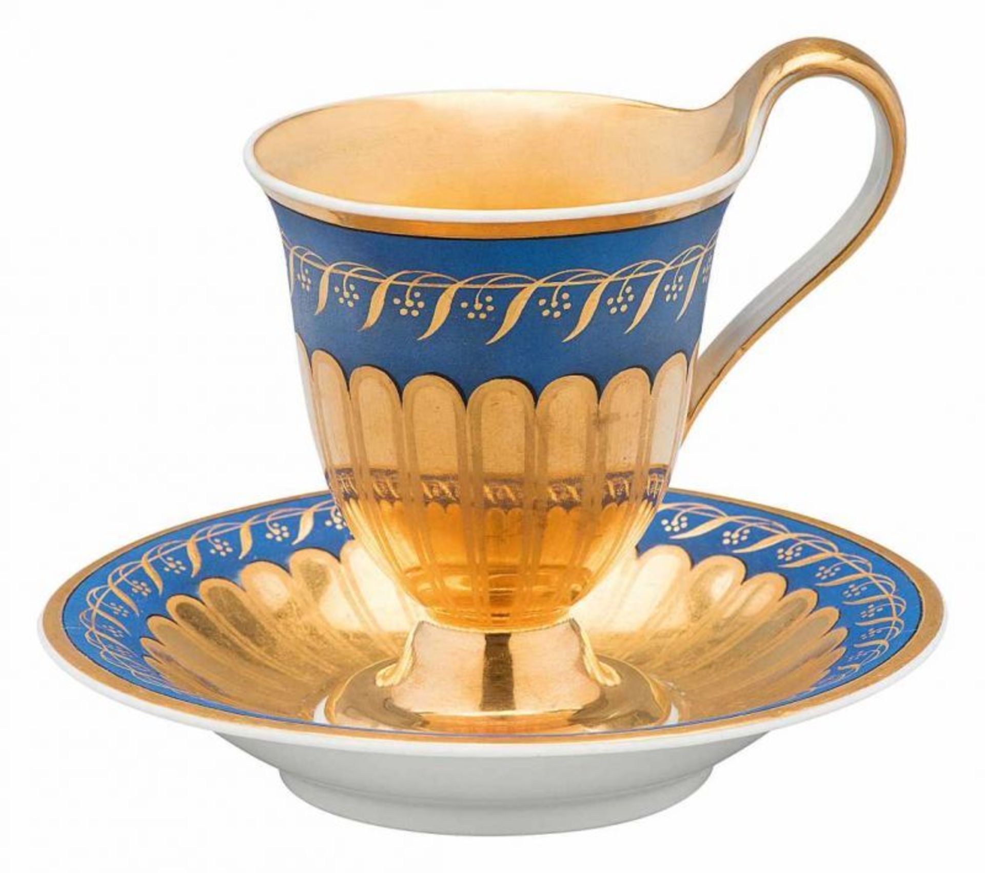 Biedermeiertasse und Untertasse mit floraler Bordüre KPM, Berlin um 1817 - 1823. Porzellan,