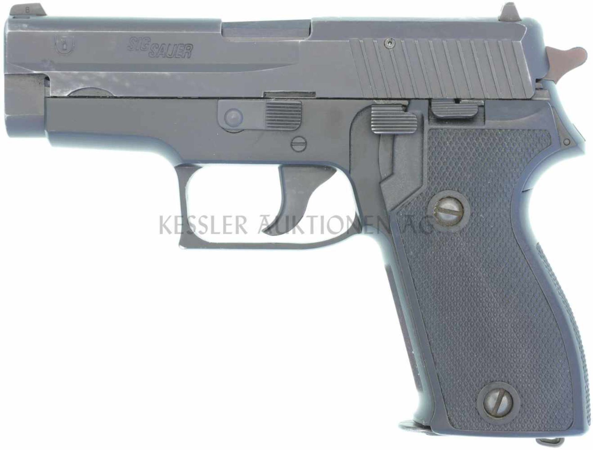 Pistole, SIG-Sauer P225, Polizei Basel, Kal. 9mmP Schwarz eloxiertes Leichtmetallgriffstück,