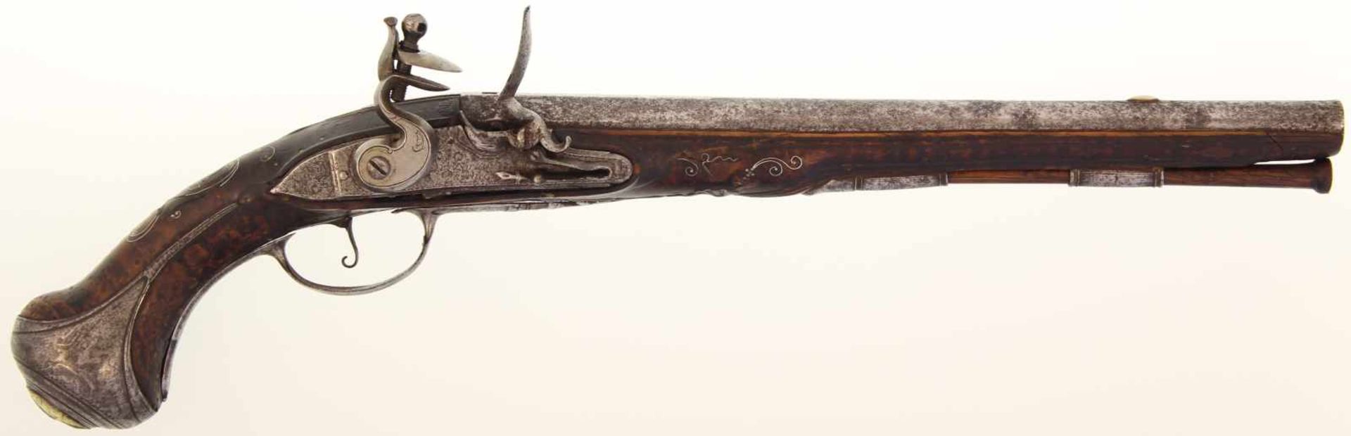 Steinschlosspistole, französisch um 1760, Kal. 15.mm 31.5cm langer Rundlauf mit achtkantiger Wurzel,