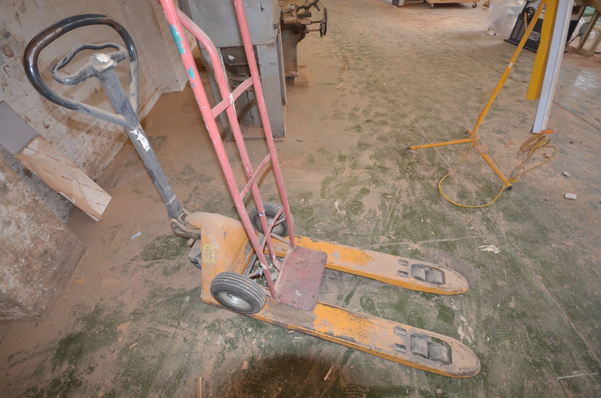 Pallet truck and sack barrow