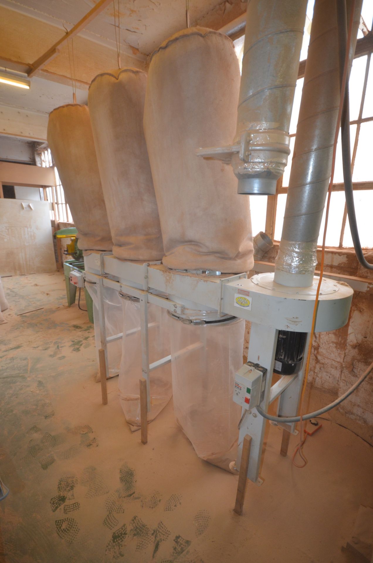 3 Bag 3 phase dust extraction unit - Image 2 of 2