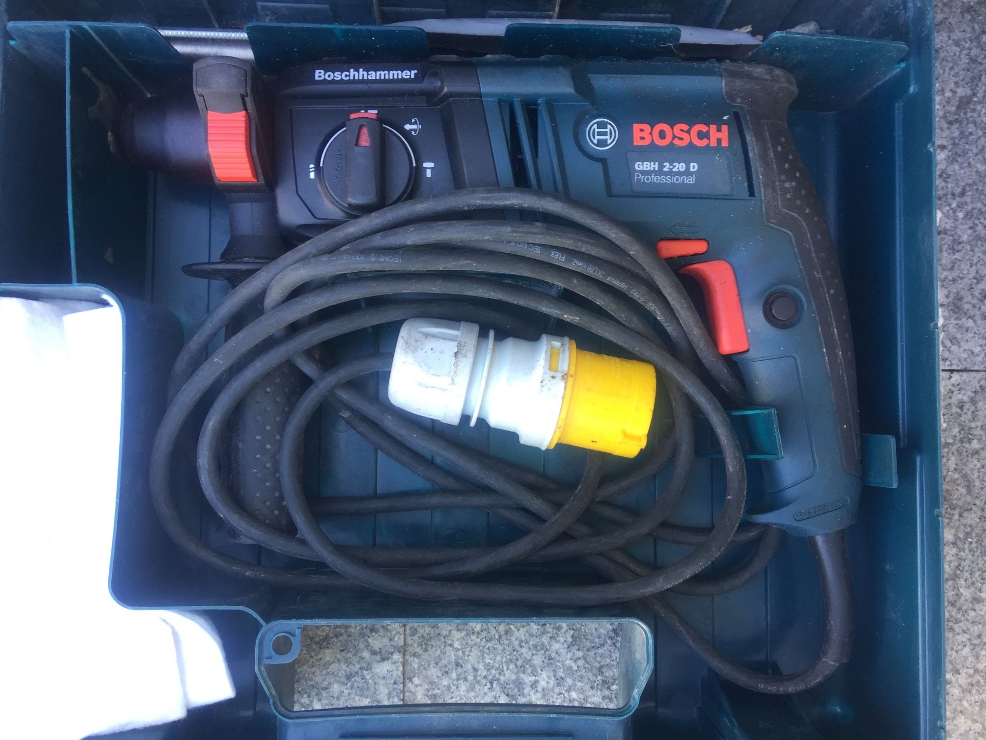 Cased Bosch hammer drill GBH 2-20 D and Makita JR3050T (Burton-upon-Trent)