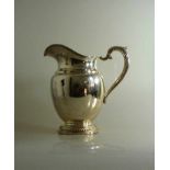 Tiffany & Co. (gegr. 1837), USA, klassischer Wasserkrug, Sterlingsilber, auf der Unterseite