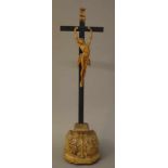 Kruzifix, Würzburg 18.Jh., wohl Buchsbaum, gestreckter Korpus, fein geschwungenes Lendentuch, 3-