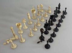 Konvolut Schachfiguren, Bein, insg. 31 Stück, tlw. besch., h. 4cm - 6cm