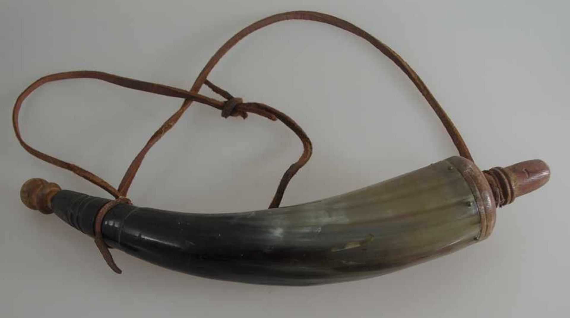 Pulverhorn, 20.Jh., l. 32cm