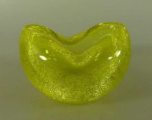 Aschenbecher, Murano 1960er Jahre, gelbüberfangenes Glas, b. 12cm, h. 8cm