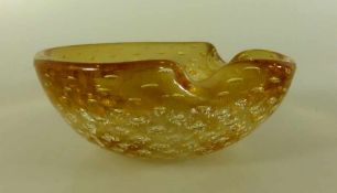 Aschenbecher, Murano 1960er Jahre, honigfarbenes Glas mit Lufteinschlüssen, b. 17cm, h. 6,5cm