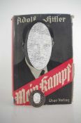 Buch - Mein Kampf / Adolf Hitler, Eher Verlag, Schutzumschlag Gebrauchsspuren, anbei Medaille