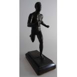 Skulptur "Läufer" - Wanderpreis des Turnverein Griesheim 1856, mehrere Siegergravuren von 1924-1930,