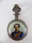 Bierkrug Zinndeckel m. Porzellaneinlage, Halbportrait von König Ludwig II. von Bayern, um 1900