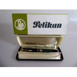 Pelikan Kolbenfüller 400, grün-schwarze Stresemann-Streifen, 14 Karat / 585er Goldfeder, im orig.