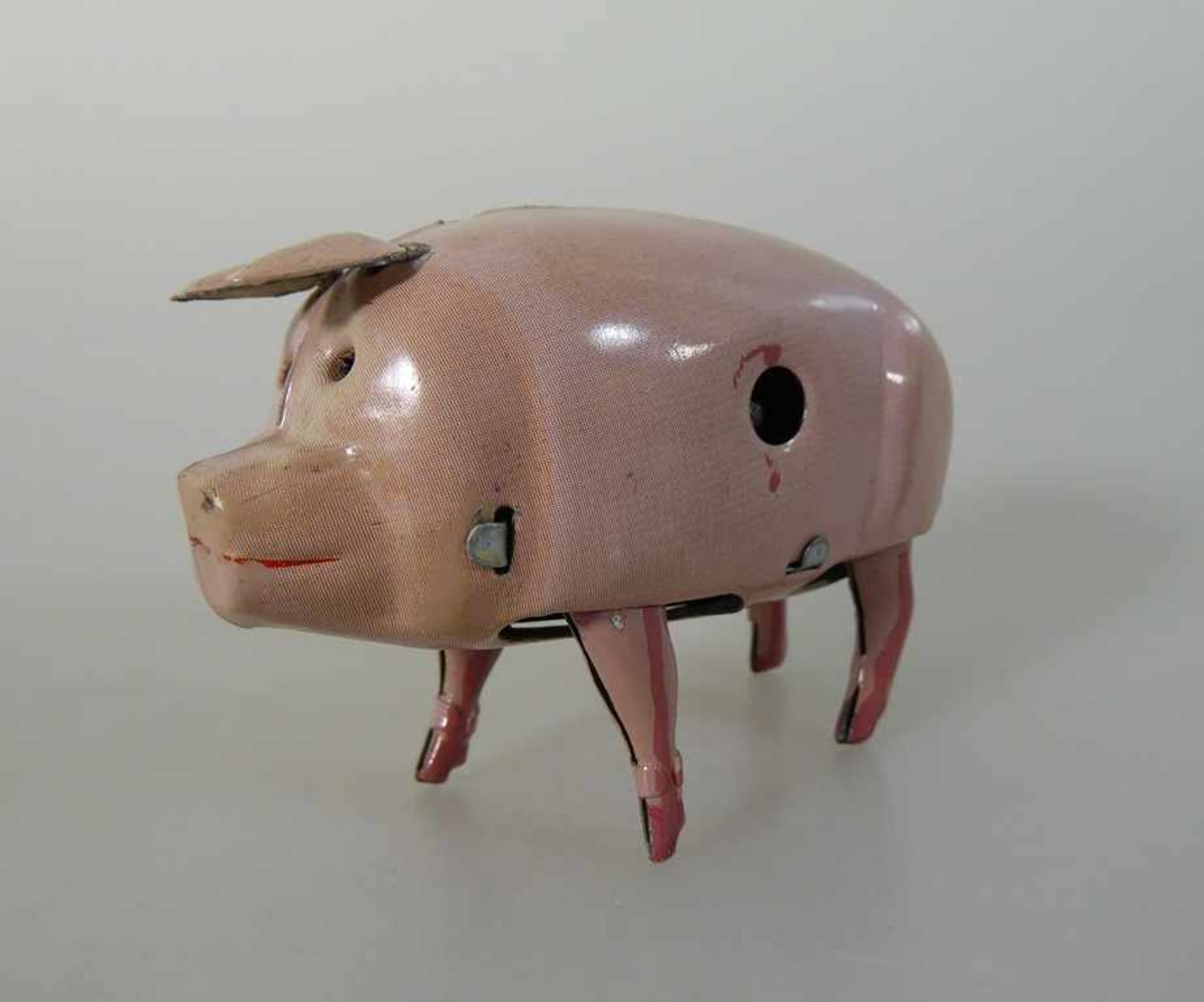 Blechspielzeug, "Schwein", lithogr. Blech, Uhrwerk intakt, gem. KWP, h. 5,5cm