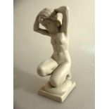 Hutschenreuther / Selb, Akt-Figur "Nach dem Bade", Entw.: Karl Tutter (1883 - 1969),