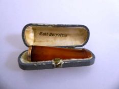 Zigarrenspitze um 1930, Bernstein Butterscotch, im orig. Etui, l. 6cm