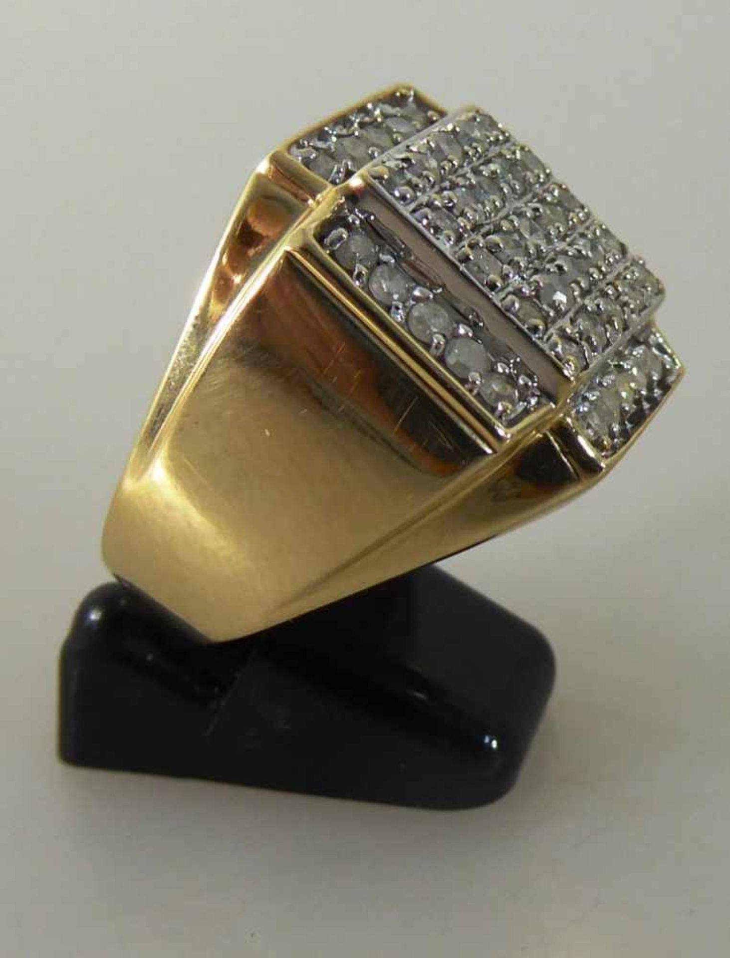 Diamantring, Gelbgold 10Karat, besetzt mit 45 Diamanten, RG 18mm, 7g - Image 2 of 2