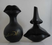 2 große Parfum - Facticen, Salvador Dali, schwarzer Kunststoff, Gebrauchsspuren, h. je ca. 30cm