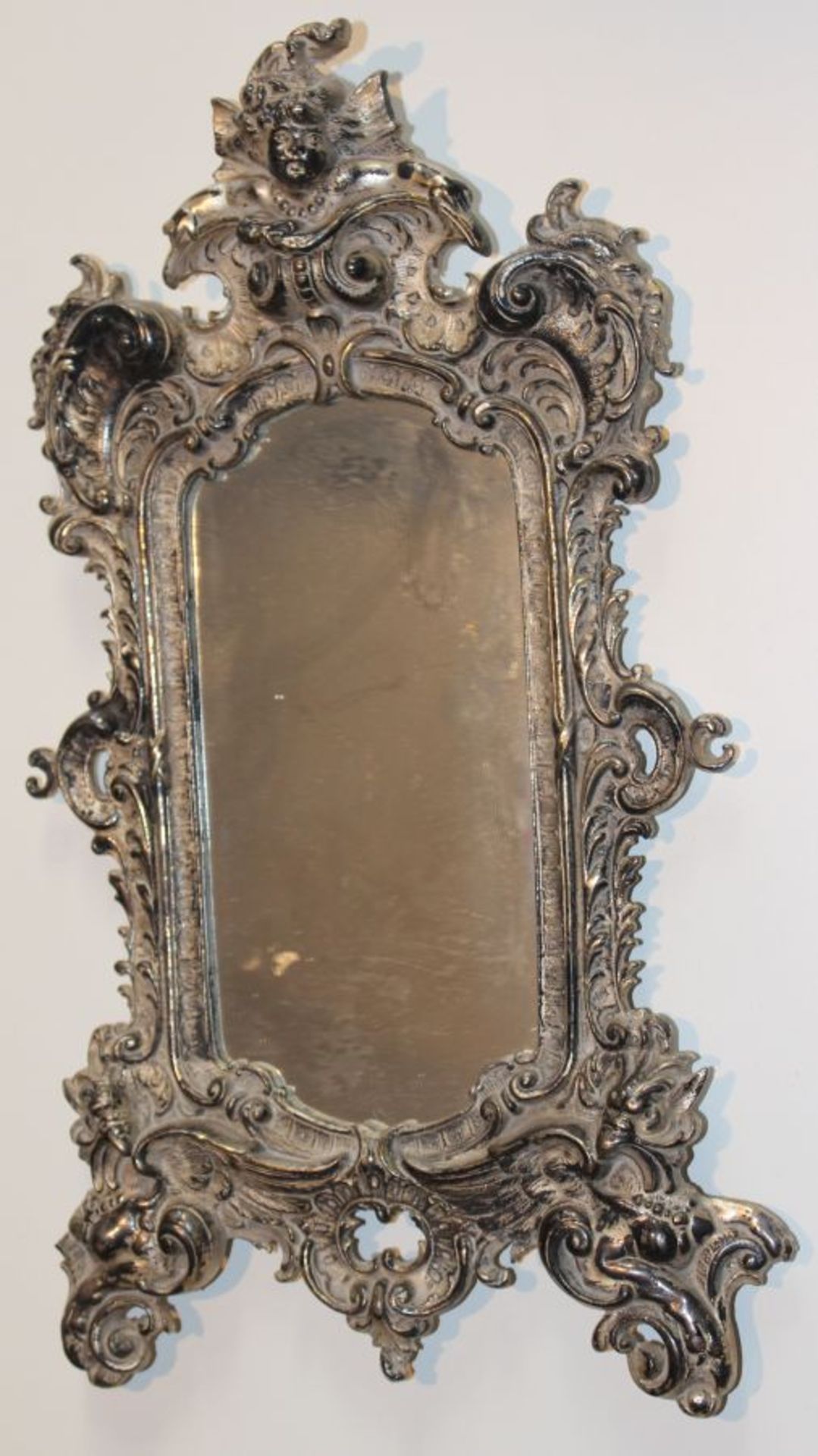 Kleiner Spiegel - wohl deutsch nach 1900 im Barockstil, Metall versilbert, verziert mit Rocaillen