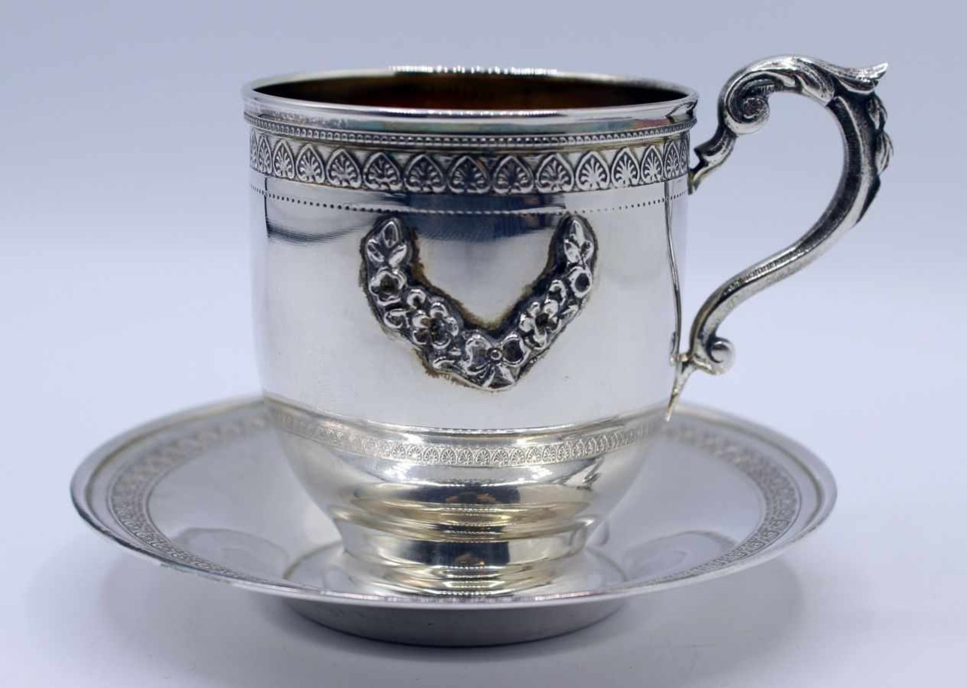 Silb. Tasse mit Ut - 20.Jahrhundert Silber gest. 900 (Tasse) und 800 (Unterteller), Innenvergoldung,