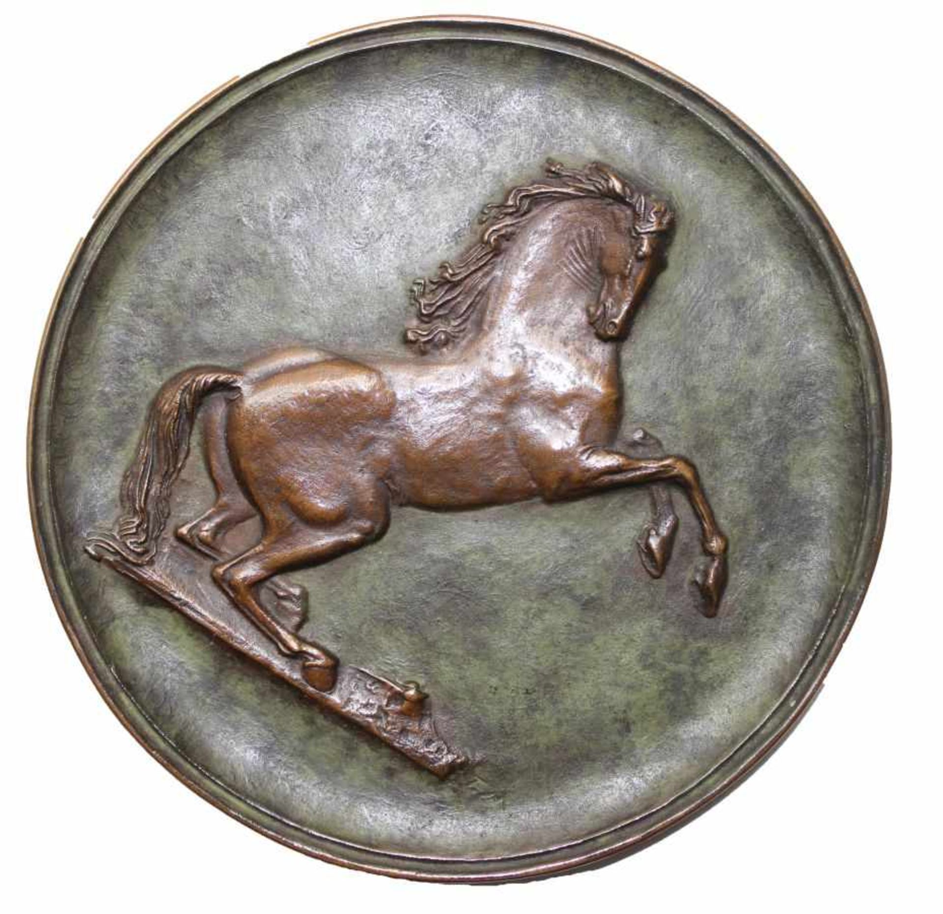 Relief - Monogrammist FM 20.Jahrhundert, "Aufsteigendes Pferd", Bronze, d.= ca. 17,8 cm