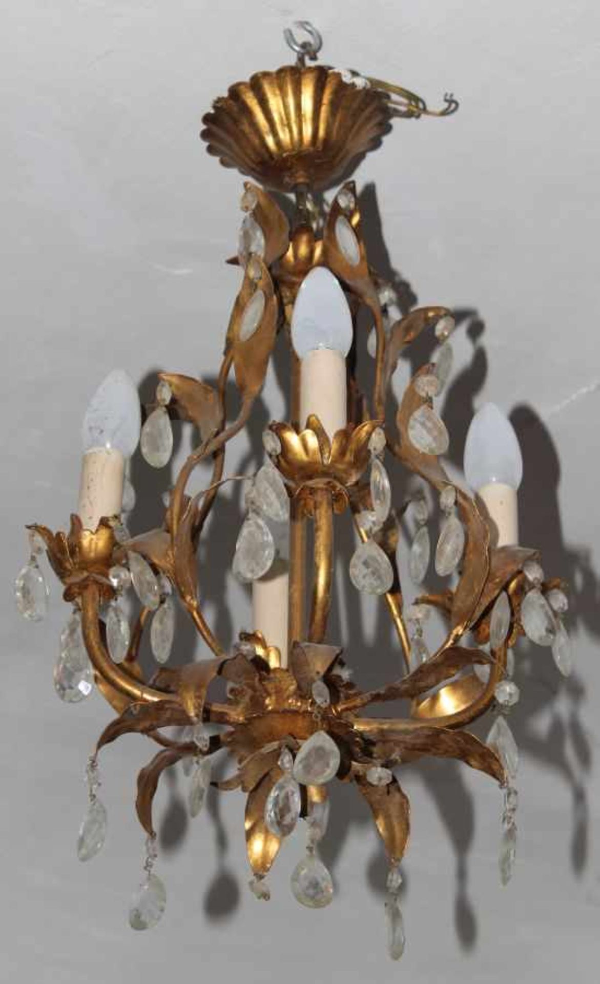 Kleine Deckenlampe vergoldete Metallarme und Blätter, 4-flammig, wohl Italien 20.Jh., Breite ca.