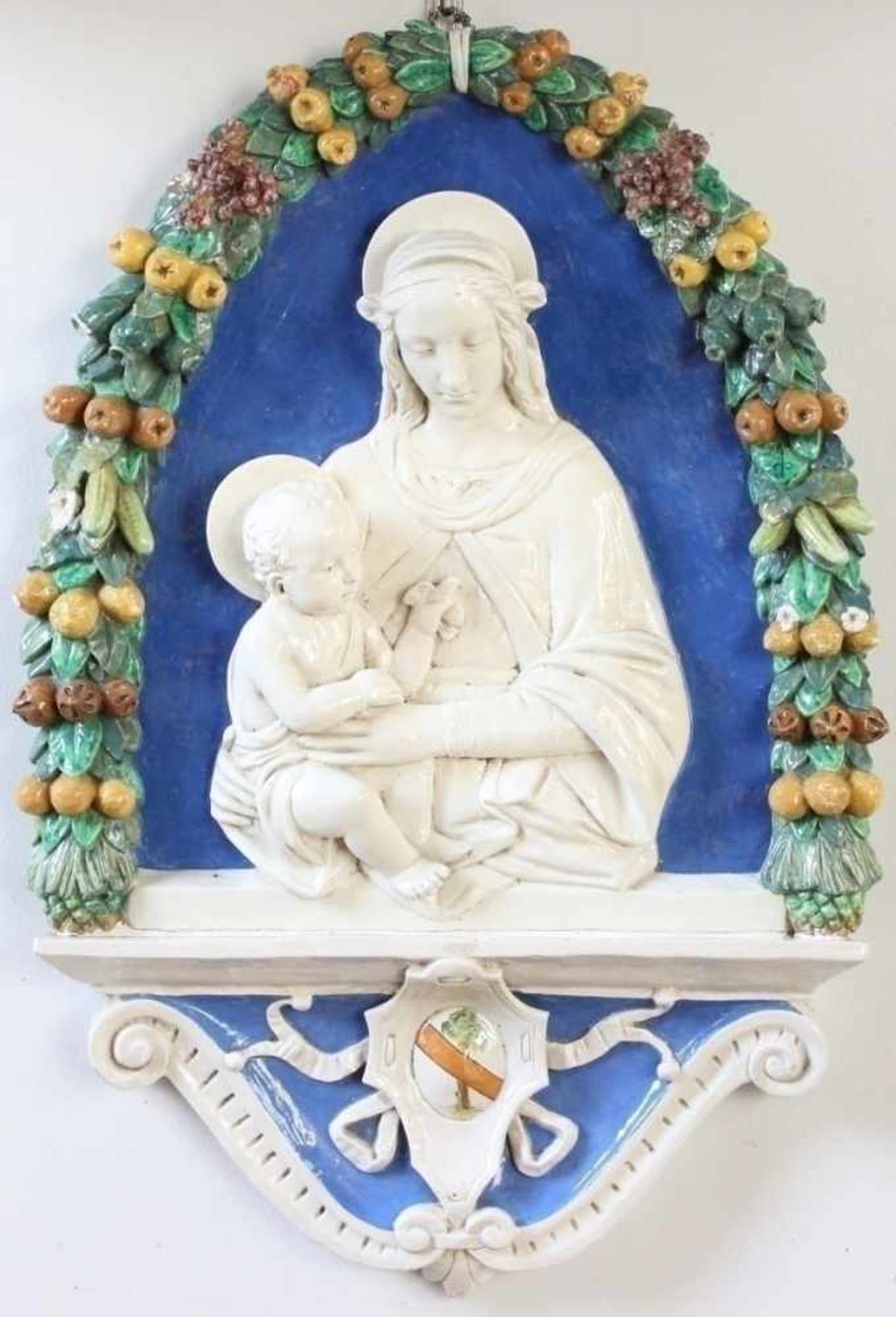 Relief - nach Andrea Della Robbia (1435 Florenz 1525) "Muttergottes mit Jesusknaben", farbig gefaßt,