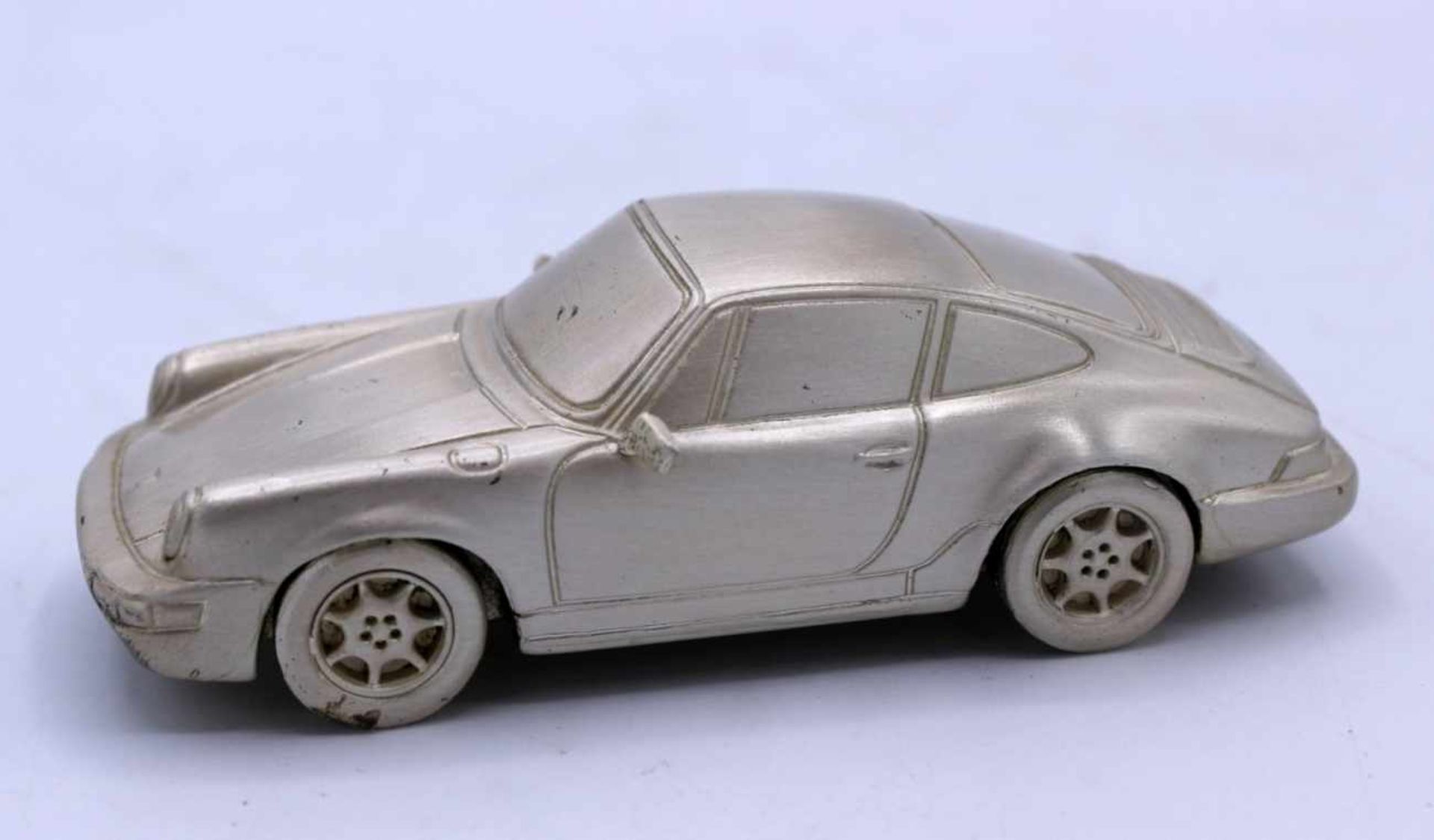 Silberne Miniatur, Modell eines Porsche 911 Carrera Sterling 925 REU gestempelt, Unterboden signiert