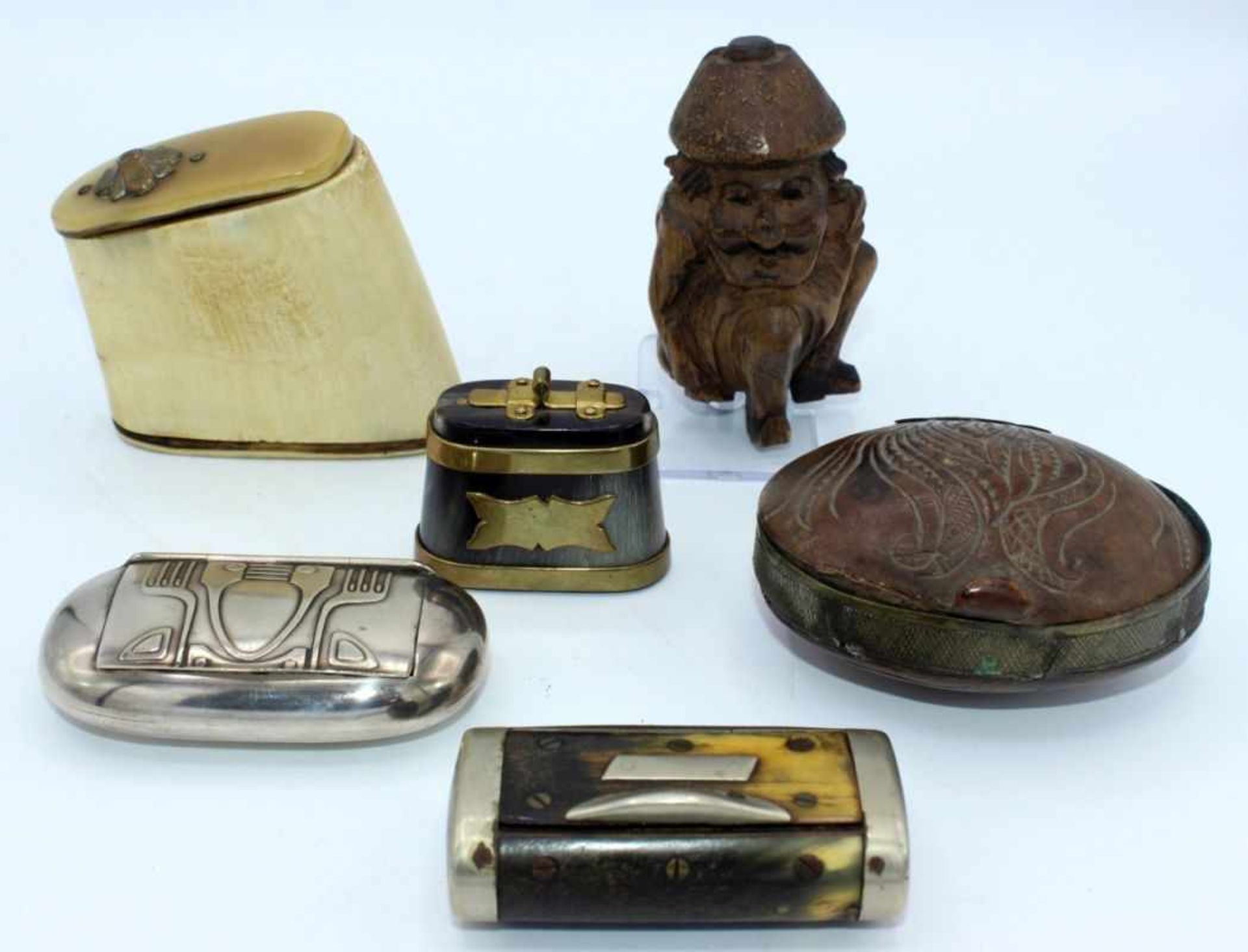 Lot antike Tabatieren Holz/Horn/Metall, verschiedene Größen, 6 Stück