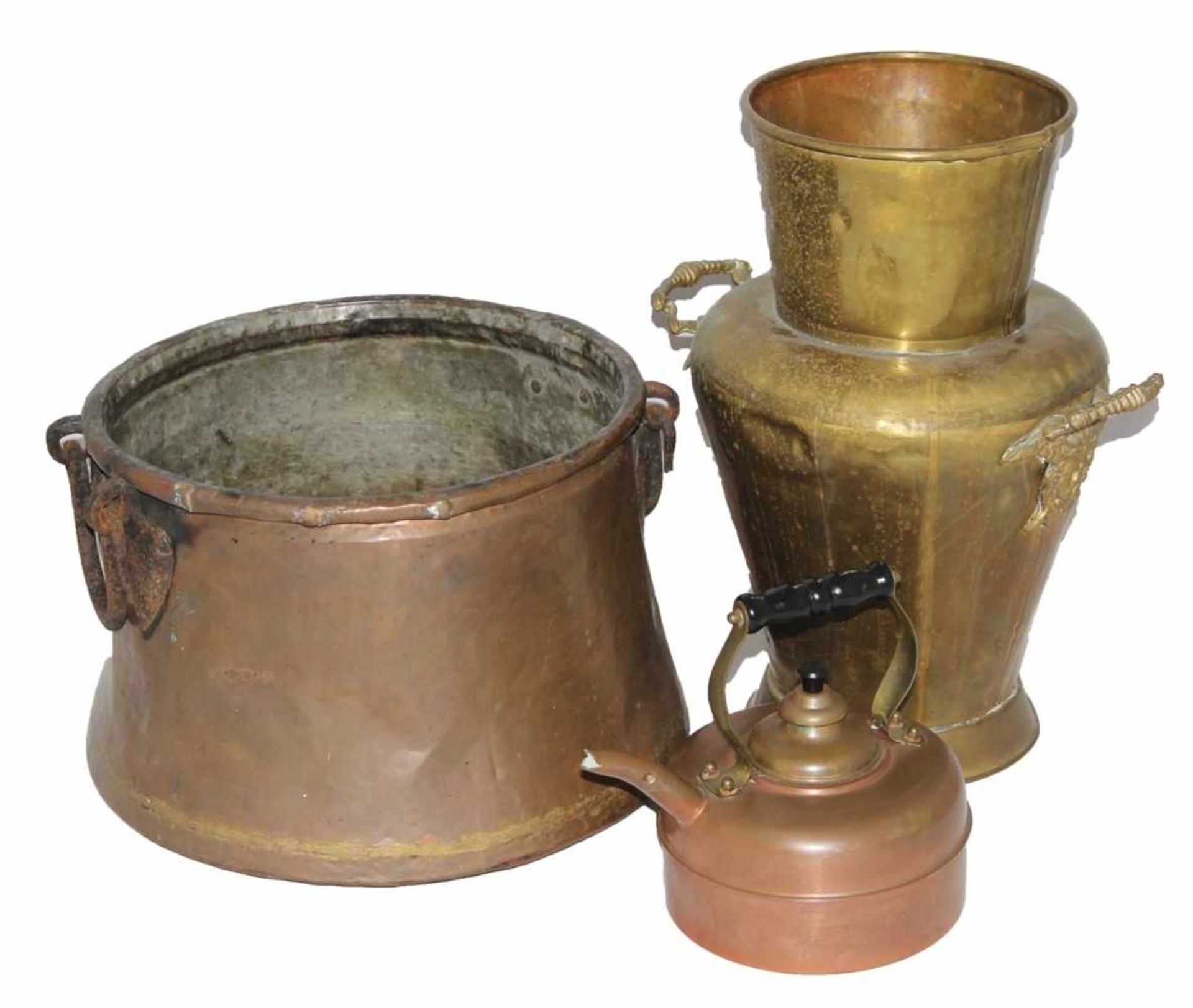 Lot Mesing/Kupfer - 19./20.Jahrhundert bestehend aus: Vase, Kupferkessel, Teekanne, 3 Teile