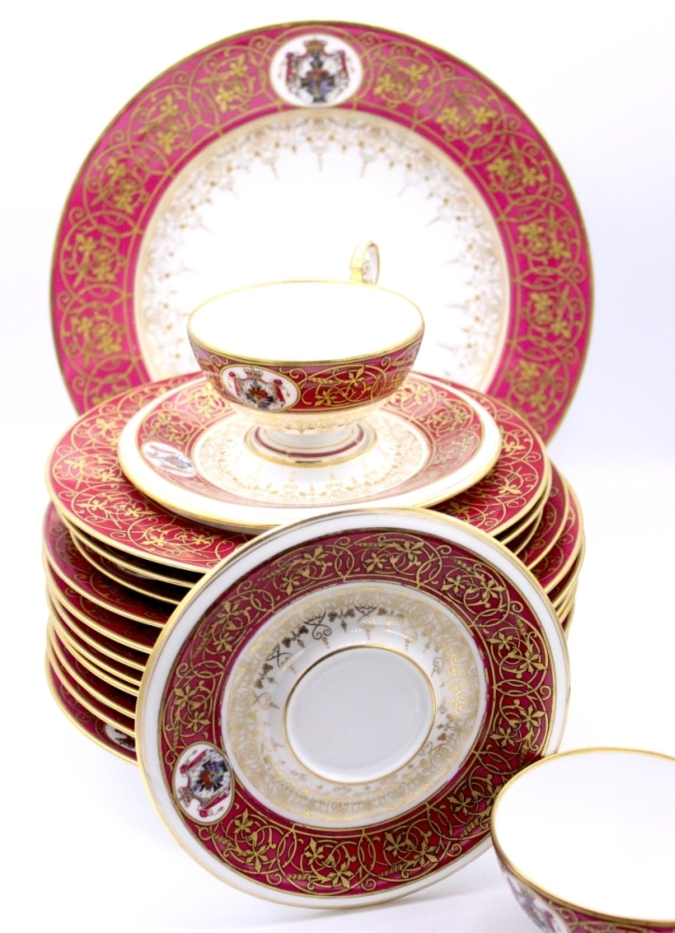 Lot Porzellan - wohl Schlackenwerth (Ostrov) um 1900 Porzellan mit reicher Goldstaffage,
