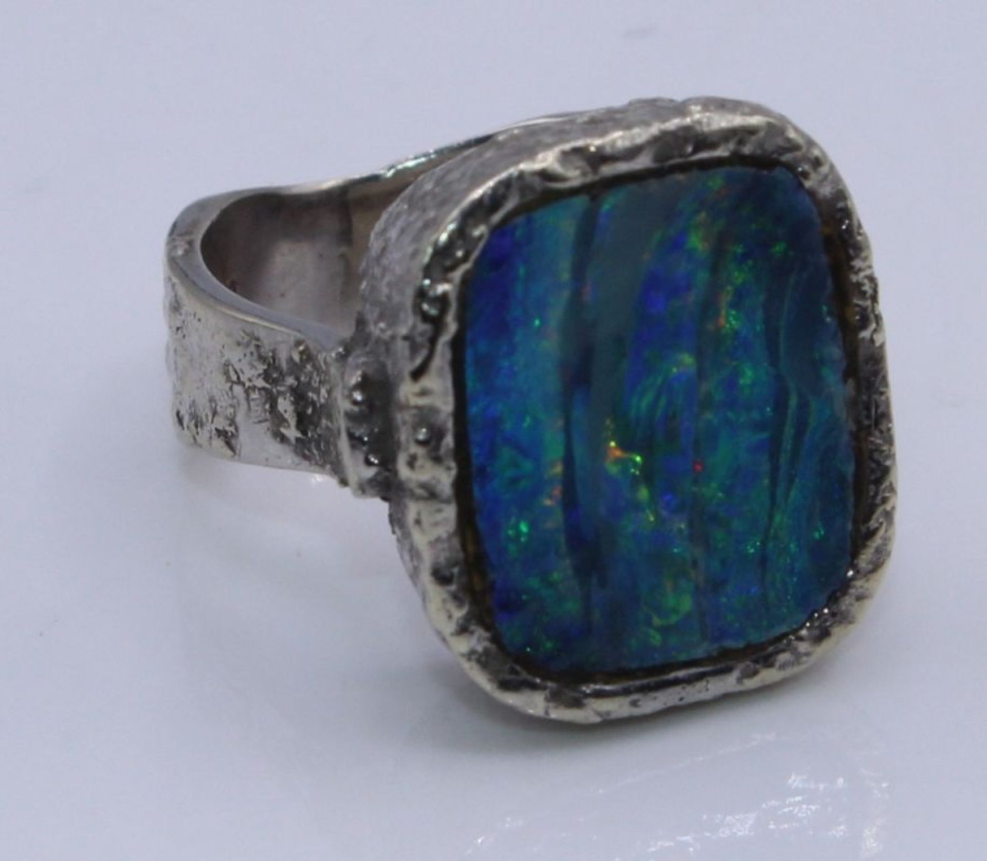 Damenring mit grün/blauem Opal (Boulder) Weißgoldfassung 585, ca. 12,45 Gramm, Ringgröße 51