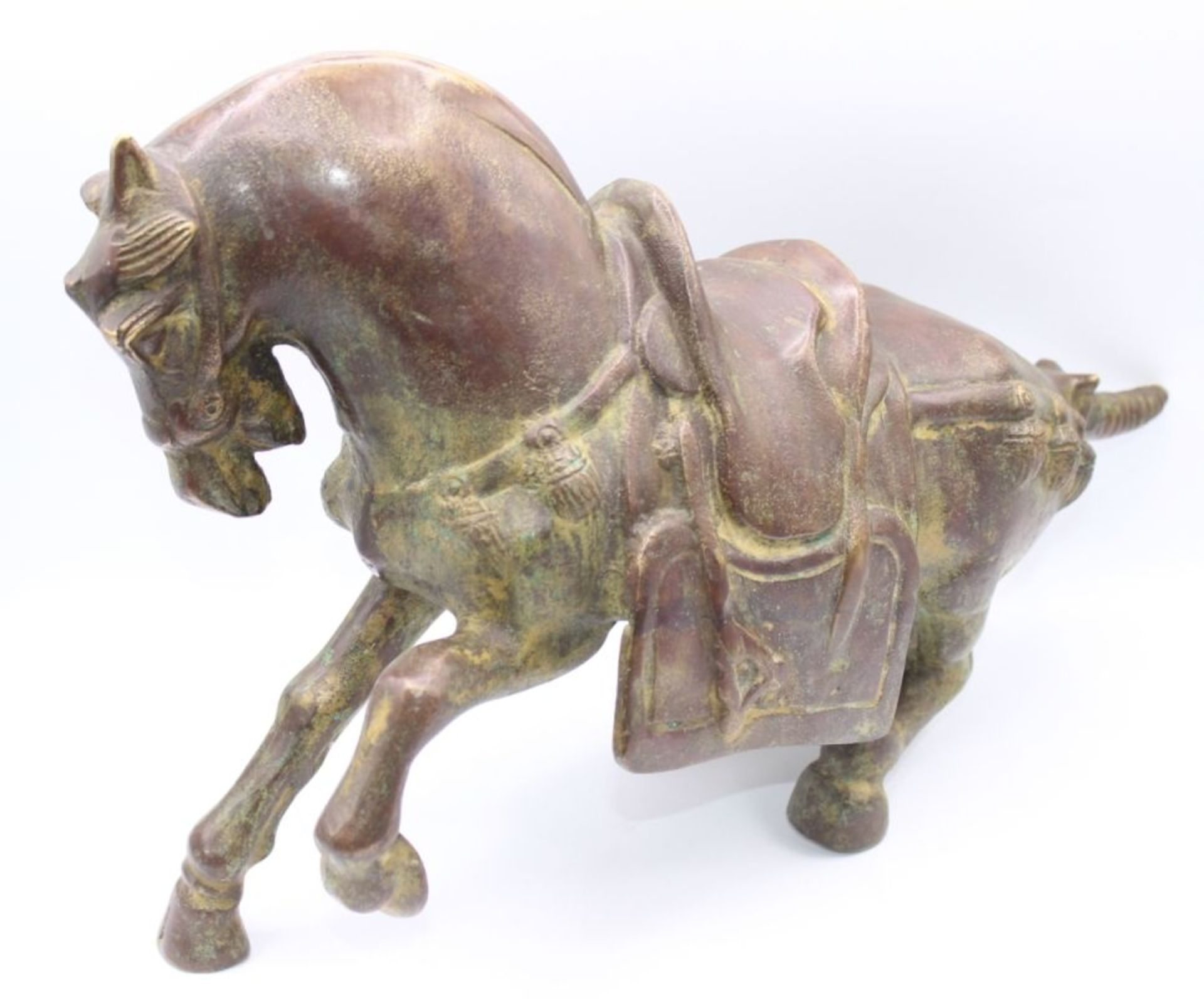 Figur im Tang Stil - China "Pferd mit Sattel", Bronze, Maße ca. 27,5x39x13,5 cm