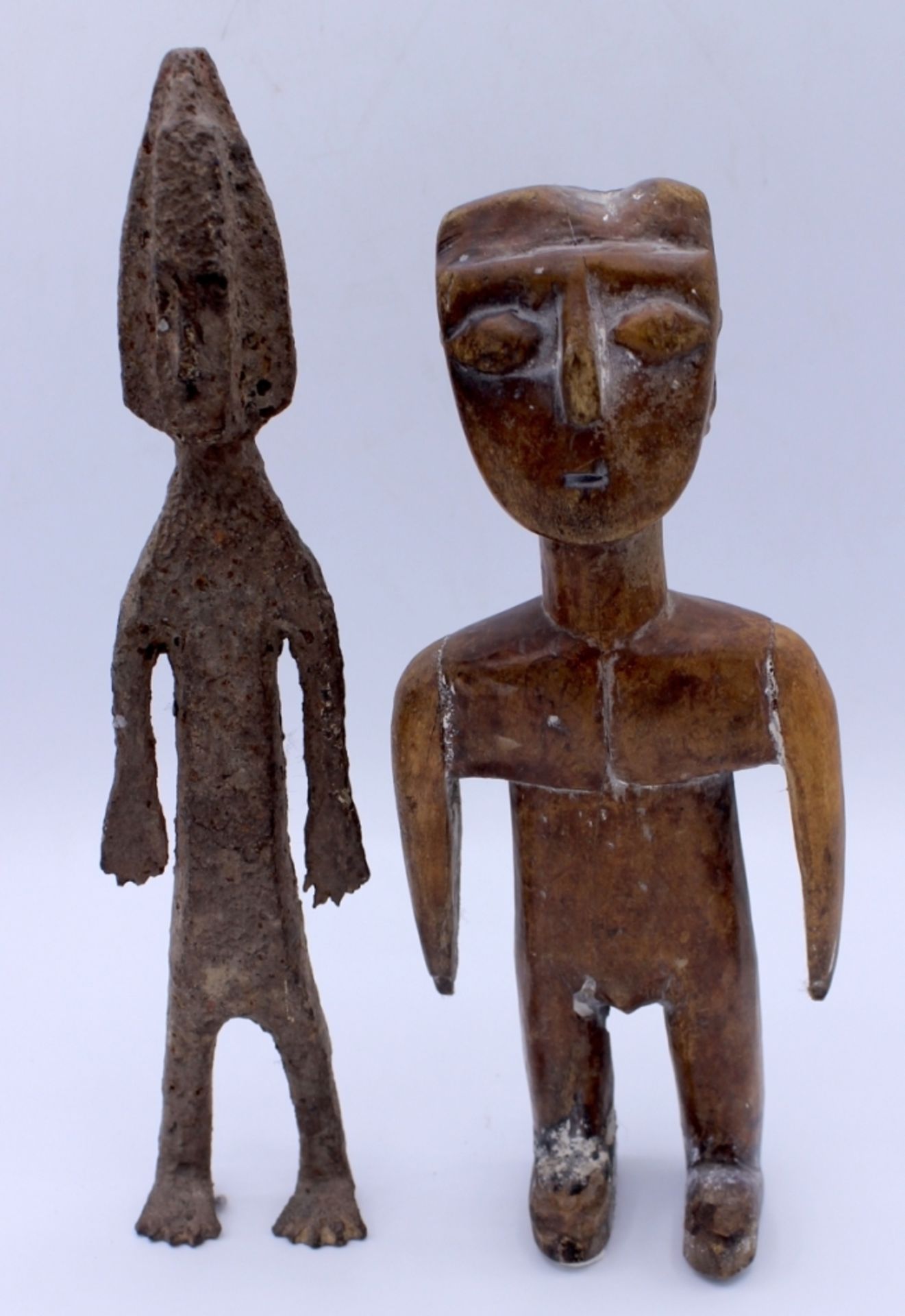 Paar Figuren 1. Figur, wohl Ashanti, Elfenbeinküste, Holz, grobe Arbeit, Höhe ca. 19 cm, 2. Figur