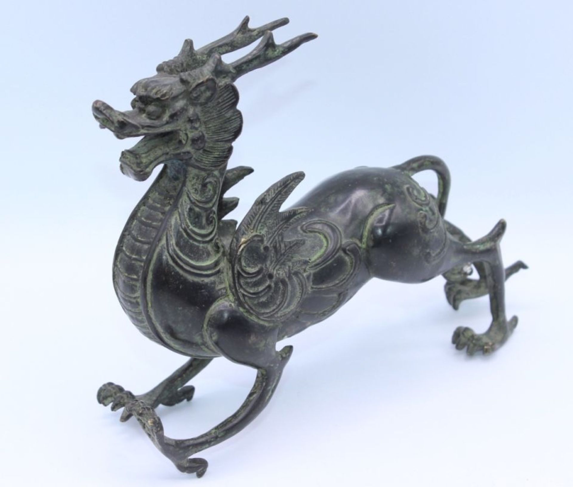 Figur - wohl China 19.Jahrhundert "Geflügelter Drachen", Bronze, Maße ca. 14x18x6 cm