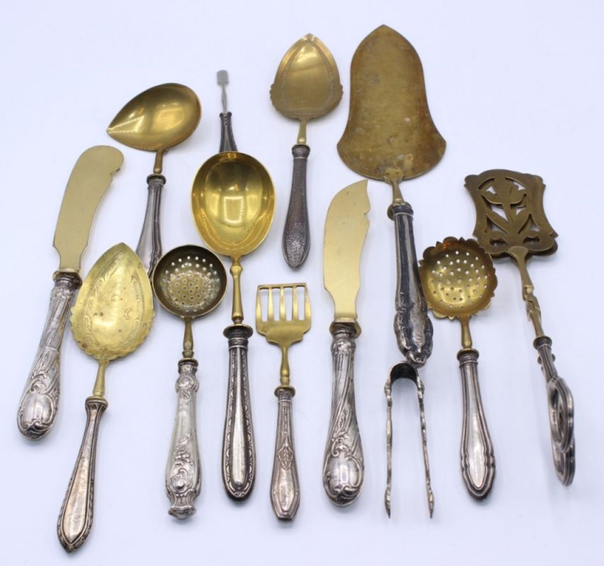Lot Besteckteile - deutsch 1.H.20.Jahrhundert Silber gest. 800 und 830, überwiegend Messingaufsätze,